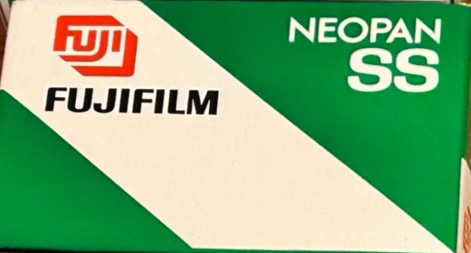 Película Fujifilm Neopan 400 Professional 36 EXP blanco y negro 1222N Foto 1 de 2