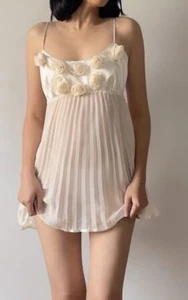 VINTAGE VICTORIA SECRET BABYDOLL NIGHTIE ROSETTES SIZE MEDIUM CHAMPAIGNE GAUZE - Picture 1 of 12