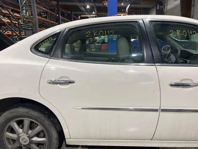2005 - 2009 Buick Lacrosse Passenger RH Rear White-40U Power Door Shell - Изображение 1 из 4