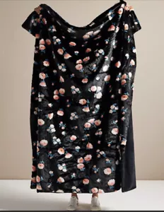 Manta de piel sintética Anthropologie Flora con motivo floral negro precio de venta sugerido por el fabricante $140.00 - Imagen 1 de 8