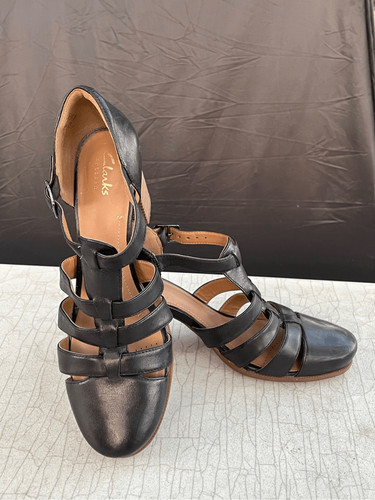 Clarks Sandalo donna Ciera Gull in pelle nera con tacco 3