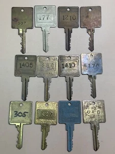 12 OVERSIZED Hotel Motel Room Keys Crafts Steampunk Jewelry LOT #781 - Picture 1 of 2