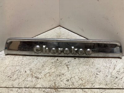 74-83 FSJ Cherokee Chief tampa traseira placa de licença acabamento luz emblema etiqueta luz - Imagem 1 de 4