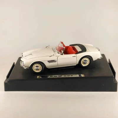 Revell 1/18 BMW 507 Sports Tourer Cabriolet White - Image 1 of 4