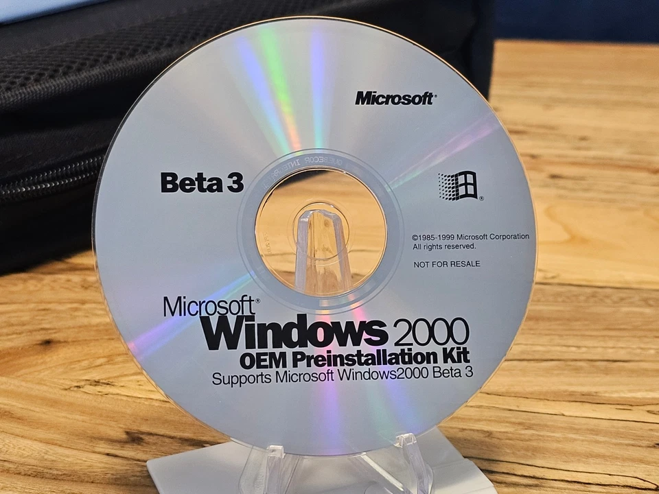ULTRA RARE: Microsoft Windows 2000 OPK (OEM Preinstallation Kit) Beta 3 - Image 1 of 1