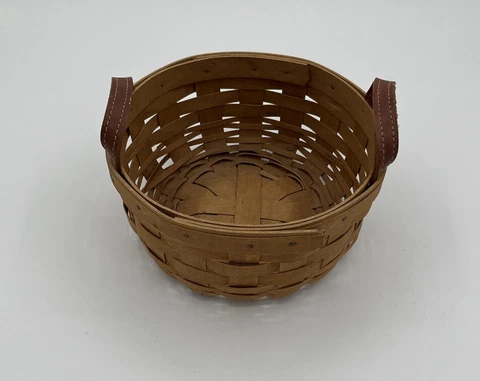 Longaberger basket 2004 round with leather loop handles Cover