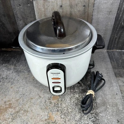 Toshiba RC-320B Vintage Rice Cooker Tested Works With Plug Kitchen - Image 1 of 4
