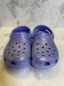 NEU Crocs Glitzer klassische Clogs Damengröße 7 Herrengröße 5 lavendel lila EBC25 - Bild 1 von 6