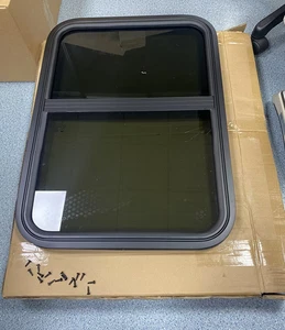 Remolque de carga con ventana deslizante vertical de 19,6" de ancho x 27,5" de altura con pantalla Jql - Imagen 1 de 16