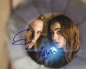 FOTO FIRMADA DE 8X10 LILY COLLINS JAMIE CAMPBELL BOWER ""INSTRUMENTOS MORTALES"" *Certificado de autenticidad 2 - Imagen 1 de 2