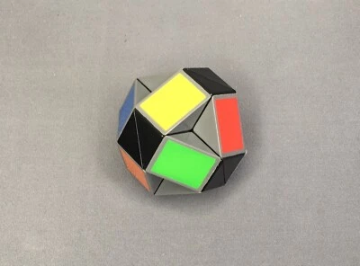 RUBIKS TWIST ORIGINALE COME NUOVO GIOCO ROMPICAPO RAGAZZI E BAMBINI IDEA REGALO - Immagine 1 di 3