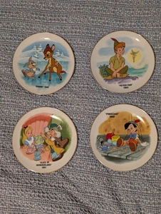 Vintage Disneyland Collector Plates 4 Lot Pinocchio Bambi Peter Pan Alice Japan - Picture 1 of 9