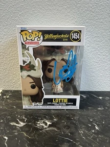Courtney Eaton Firmado Autografiado Lottie Funko Pop Yellowjackets Psa ADN Certificado de Autenticidad - Imagen 1 de 2