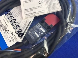 OMRON D4GS-N3R-5 SAFETY DOOR SWITCH - Picture 1 of 3
