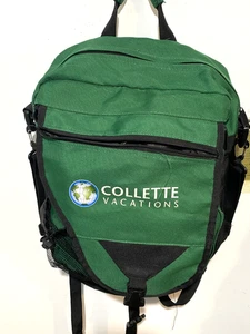 Mochila Collette Vacations verde tamaño completo con correa para el hombro y varios bolsillos - Imagen 1 de 6