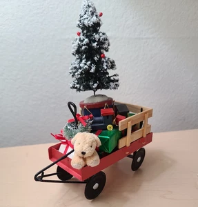 Byers Choice Weihnachtszubehör roter Wagen mit Baumtrommelzug, Teddybär & Geschenk - Bild 1 von 11