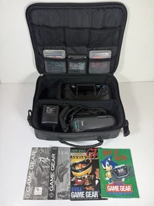 Lot Console Sega Game Gear avec 3 Jeux Étui de Transport Adaptateur Batterie, Manuels - Photo 1/24