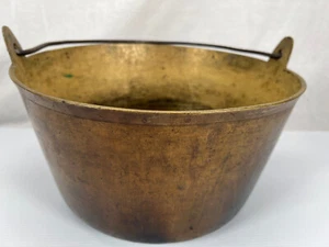 ANTIQUE SOLID BRASS CAMPING KETTLE PAIL CAST IRON HANDLE / BAIL - 7.9 LBS (T4) - Picture 1 of 11