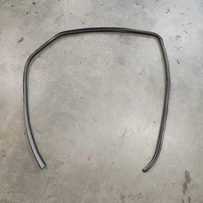 TIRA METEOROLÓGICA, ACABAMENTO DE ABERTURA DA PORTA TRASEIRA, ESQUERDA -Lado do motorista- 2005-2011 Toyota Avalon - Imagem 1 de 3