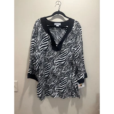 全新带标签 Sag Harbor 女式 2X 斑马印花黑色装饰 3/4 袖 V 领上衣 — 第 1/4 张图片