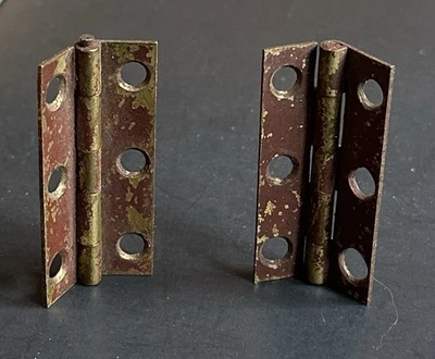 #1972–DUAS dobradiças mais finas estreitas vintage de latão maciço 6 furos 1” c. x 2” h. - Imagem 1 de 4