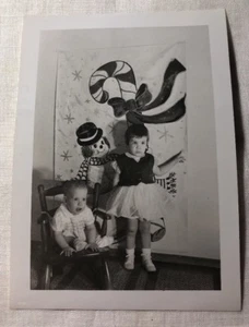 Vintage Snapshot Photo Snowman Candy Cane Back Drop  Kids 3-1/4" X 4-1/2"  H-39 - Picture 1 of 3