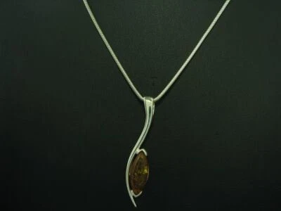 925 Argento Sterling Collana Pendente Con Ambra / Vero Argento/7,7g/41,0 CM - Immagine 1 di 4