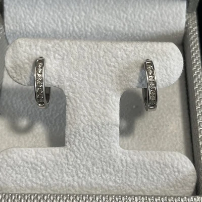 Aros de diamante de 10 k Foto 1 de 4