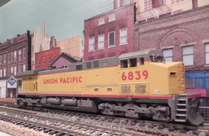 Athearn HO Scale Union Pacific Dash 9-44CW Diesel Locomotive #6839 - Picture 1 of 8