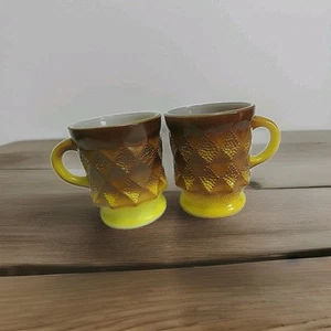 2 VTG ANCHOR HOCKING FIRE KING COFFEE MUGS Kimberly Diamond YELLOW BROWN MCM - Picture 1 of 4
