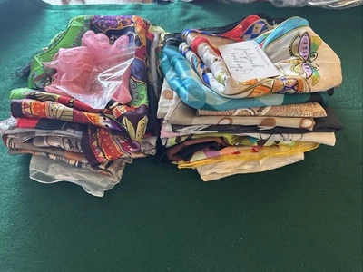 Lote De 26 Bufandas De Colección Usadas - Sin Marca y Marca - Vera-Oscar-Echo Rectángulo + Hldr Foto 1 de 4