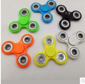 Tri Fidget Focus Rotate Hand Spinner - Anti Stress - Picture 1 of 3