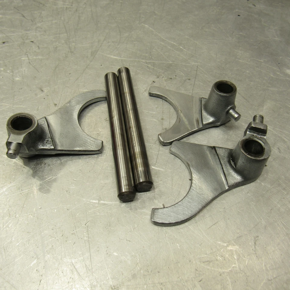 Suzuki 1971-75 TM400 1972-77 TS400 Fifth 5th Drive Gear Shift Fork 25231-165 - Image 1 of 4