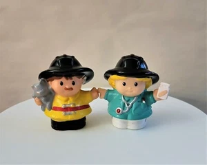Fisher Price Little People Sarah Lynn Enfermera EMT Paramédico Niño Bombero y Gatito - Imagen 1 de 2