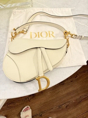 Bolso de montar Dior con correa piel de becerro granulada con leche Foto 1 de 4