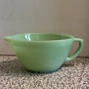 Taza medidora grande FireKing de colección con mango y caño. Vidrio de jadeíta - Imagen 1 de 7