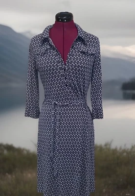 Banana Republic Women's Geo Long Sleeve V-Neck Midi Dress Career Silk Small Gray - Image 1 of 4