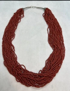 Collana Nativi Americani 30 Fili Lunga 30” Semi di Corallo Perline Bue Sangue Torsade - Foto 1 di 4