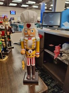 GOT1 - Gingerbread Alley Nussknacker 14,57"×3,86" Hobby Lobby 2017 - Bild 1 von 7