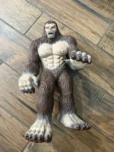 GIANT 16" BigFoot Sasquatch Vinyl Figure 2015 Animal Planet Toys R Us - Picture 1 of 11