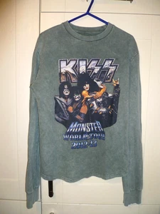 KISS - 2017 ORIGINAL "MONSTER WORLD TOUR 2012-13" GREEN SWEATSHIRT (SMALL) - Foto 1 di 2