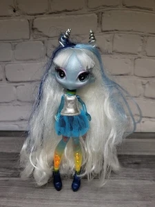 Una Verse Puppe Novi Sterne Glitzerbeine mit Antennen Armen & Armband - Bild 1 von 7