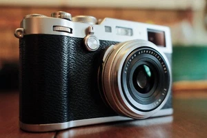 Fujifilm x100f Digital Camera – Silver - Picture 1 of 9