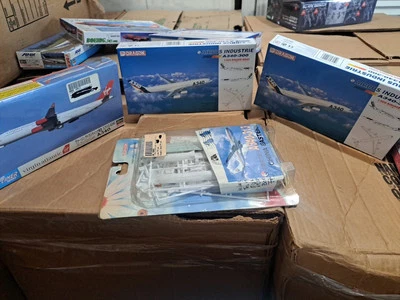 DRAGON 1/400 AIRBUS A340-300  X 4 model kit - Image 1 of 4