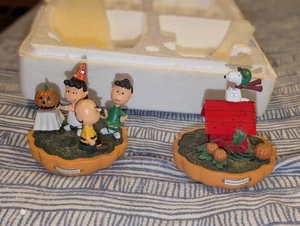 2 HAWTHORNE Village Peanuts It's the Great Pumpkin Flying Ace -The Perfect Model - Picture 1 of 12