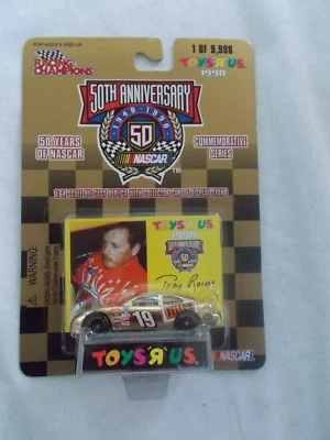 Coche fundido a presión escala 1:64 NASCAR 50 aniversario Tony Raines Toys R Us 1998 Foto 1 de 3