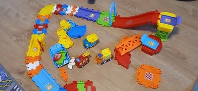 Vtech  TUT TUT Baby Flitzer  3 Autos Schienen Brücken Fahrzeuge - Bild 1 von 3