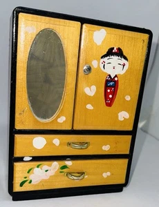 Vintage 50er Jahre Japan Holz Spielzeug Kleiderschrank Schubladen Schmuckkästchen Kokeshi Puppe - Bild 1 von 13