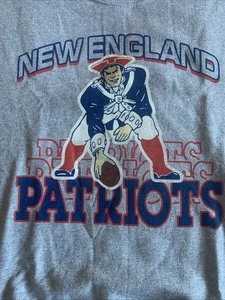 NEW w/o tags NFL x New England Patriots Vintage Logo Crewneck Sweater Size M - Picture 1 of 6