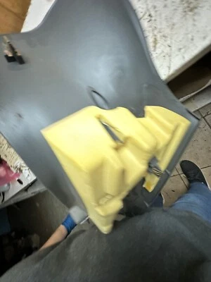 Chevrolet Avalanche 2003 ventana trasera interior moldura superior P/N 15078072 Foto 1 de 4